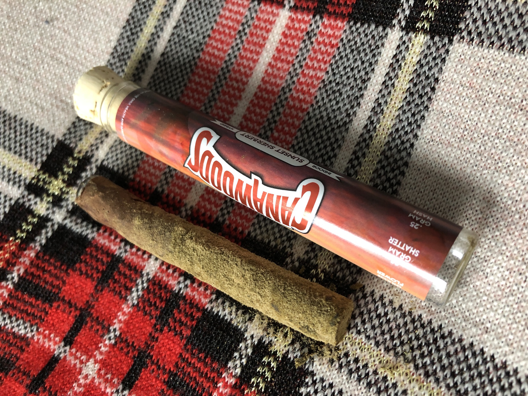 Cannawoods Novelty Blunt - Sunset Sherbert 2 g Flower - 0.25 g Shatter - 0.25 g Kief Blunt Product image