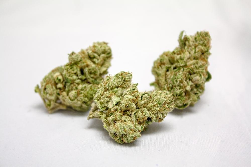 Face Off OG: strain page photo, credit allbud.s3.amazonaws.com, copyright status shown with credit copyright unverified
