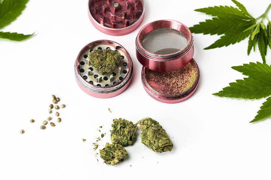 What Cannabis Grinders Are and Why It is a MustHave AllBud